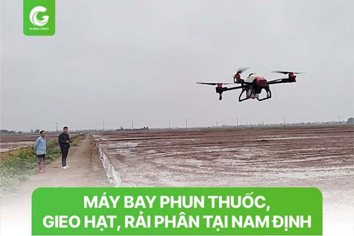 Máy bay phun thuốc, gieo hạt, rải phân cho hàng chục ha tại Nam Định
