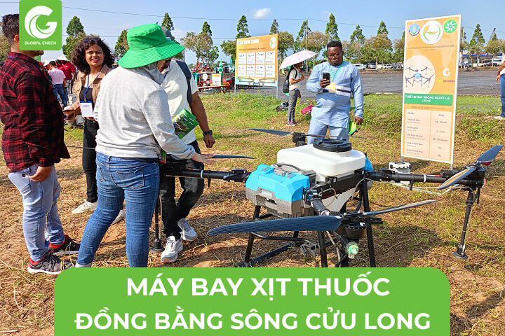 Máy bay xịt thuốc đồng bằng sông cửu long