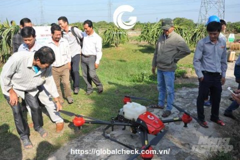 [nongnghiep.vn] Tính năng nổi bật của drone P-GLOBALCHECK phun thuốc bảo vệ thực vật