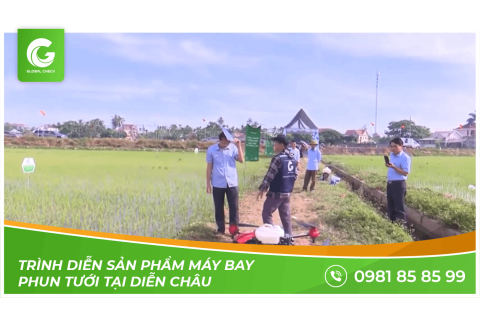 Truyền hình Diễn Châu Trình diễn sản phẩm máy bay phun thuốc thông minh tại Diễn Châu