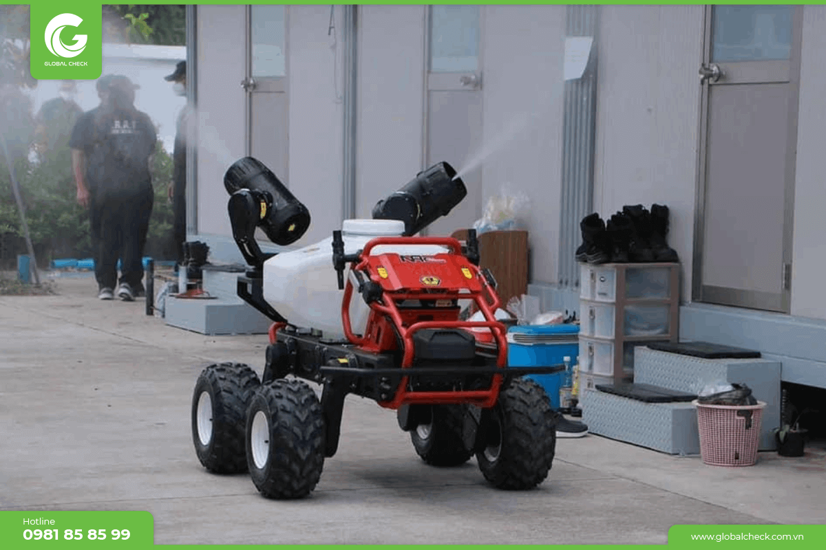 Robot nông nghiệp RG150 phun thuốc 