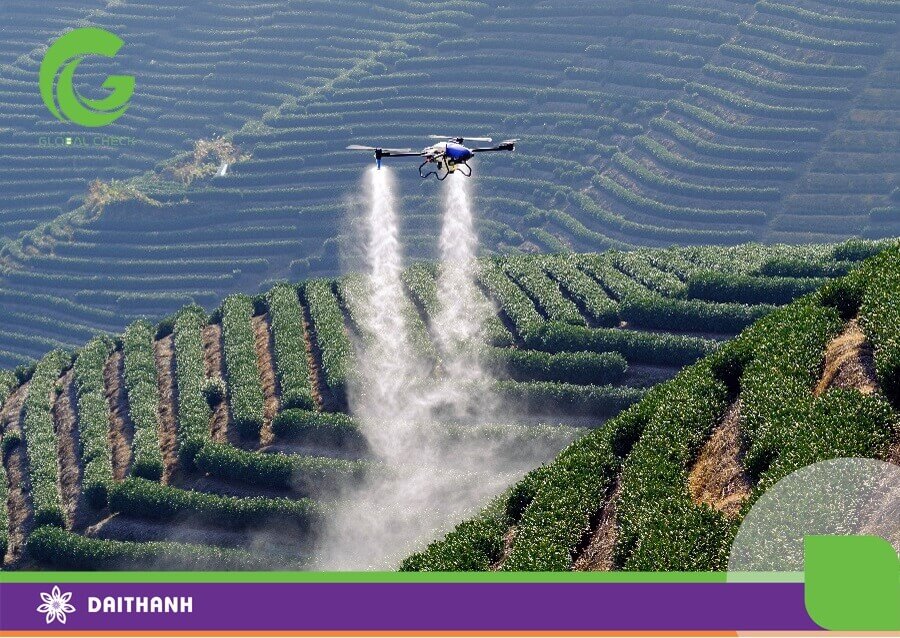 Drone nông nghiệp phun, bay đều ngay cả địa hình con người khó làm việc được