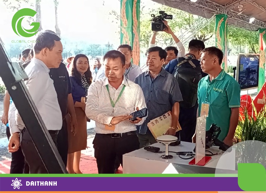 Ông Nguyễn Đức Trường Tổng Giám Đốc Đại Thành Giới Thiệu GIC100 với Phó thủ tướng Trần Lưu Quang