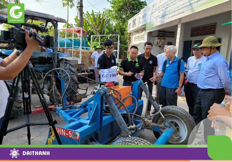 Đại Thành giới thiệu công nghệ san phẳng mặt đất tự động tại sự kiện 1 triệu ha lúa chất lượng cao