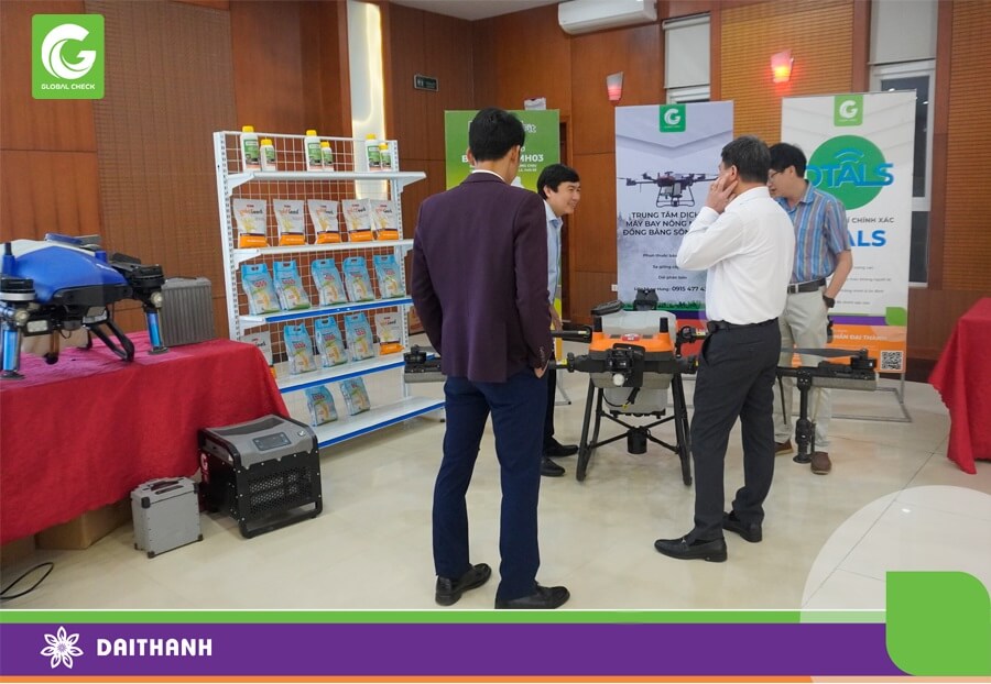 Khách hàng tìm hiểu giải pháp nông nghiệp công nghệ cao của Đại Thành