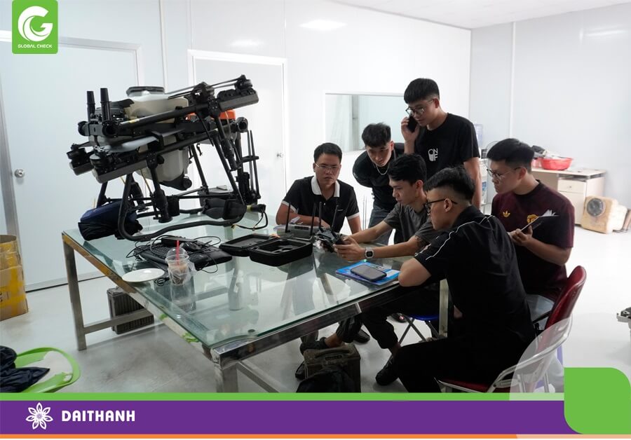 Đại Thành luôn luôn tập huấn nâng cao tay nghề của đội ngũ nhân viên về máy bay nông nghiệp