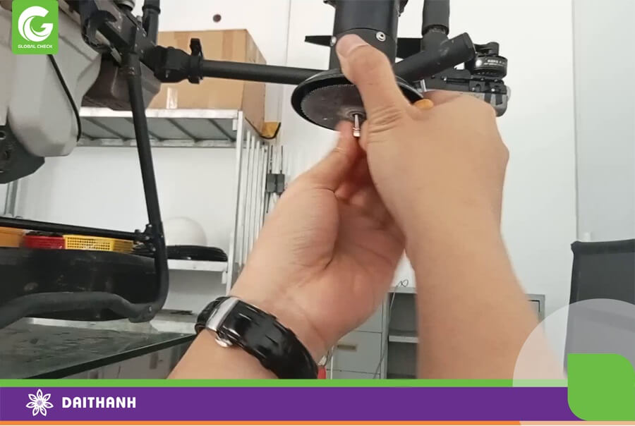 Việc tháo lắp đĩa ly tâm rất đơn giản