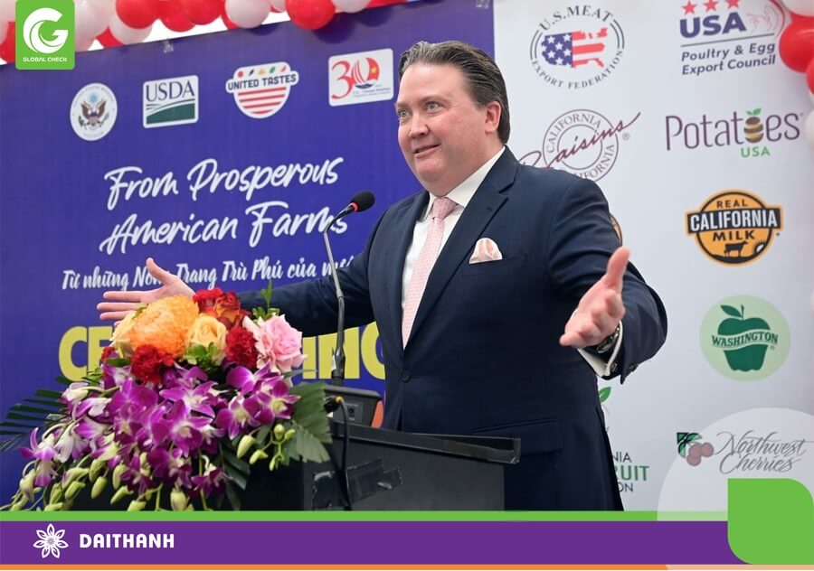 Đại sứ Hoa Kỳ tại Việt Nam Marc Knapper phát biểu tại sự kiện. Ảnh: Tùng Đinh