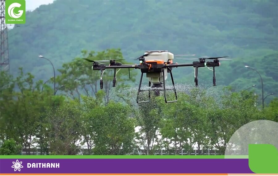 Tốc độ rải phân bón của chiếc drone nông nghiệp 540s có thể đạt 110 kg/phút