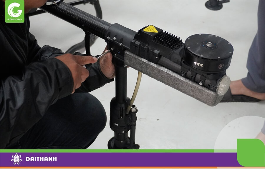 Sau khi nước qua lưu lượng kế sẽ được đẩy tới các vòi phun ly tâm