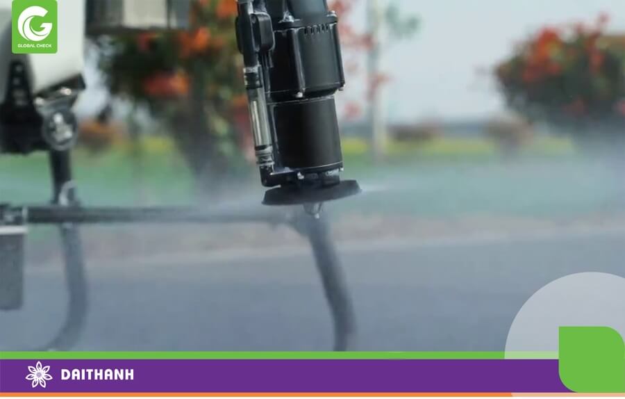 Công nghệ ly tâm giúp hạt phun mịn và bám chặt lên cây trồng