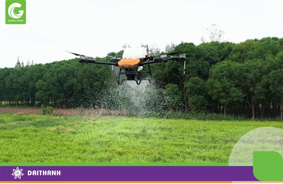 Chiếc máy bay nông nghiệp G700 có thể rải tới 300 kg/phút