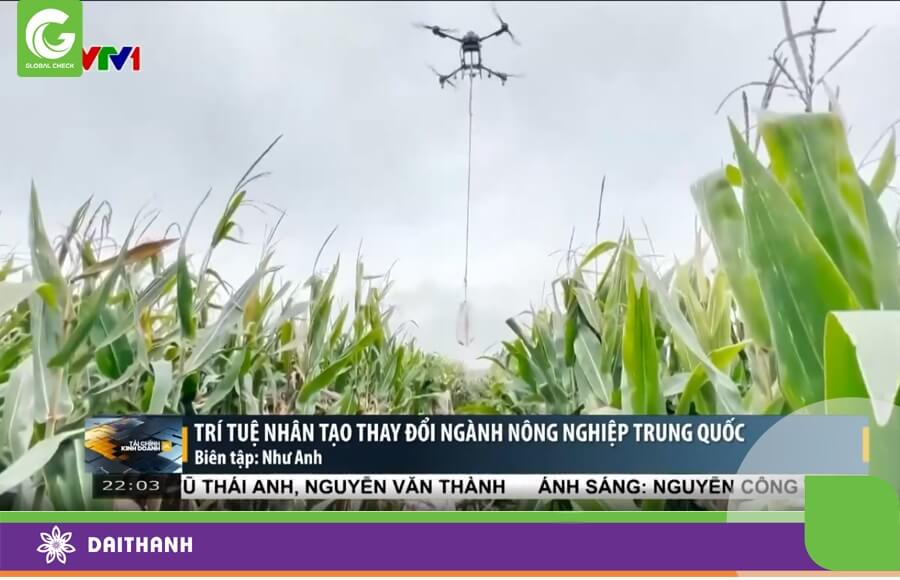 Bà con nông dân sử dụng drone vận chuyển nông sản