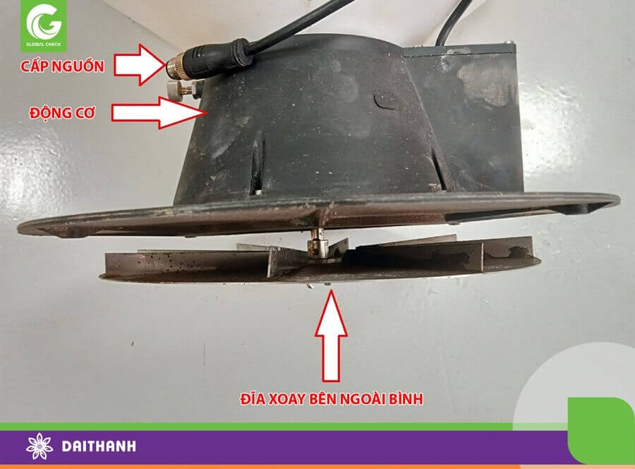 Hệ thống đĩa quay giúp văng phân bón ra xa