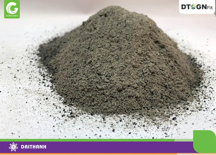 Phân bón dạng bột rất dễ bị đóng cục khi gặp ẩm dẫn đến quá trình rải không được đều