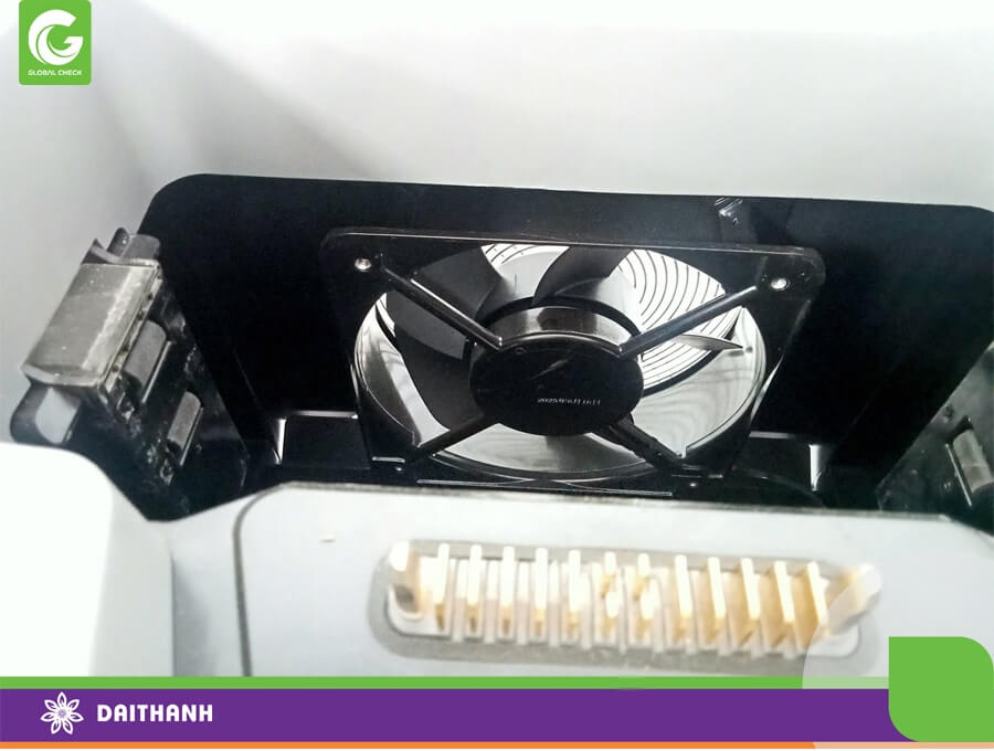 Hệ thống quạt tản nhiệt trong bộ sạc