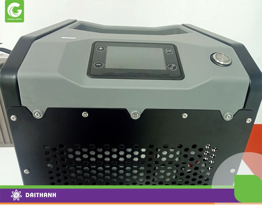 Màn hình điều khiển trên bộ sạc máy bay nông nghiệp 540s