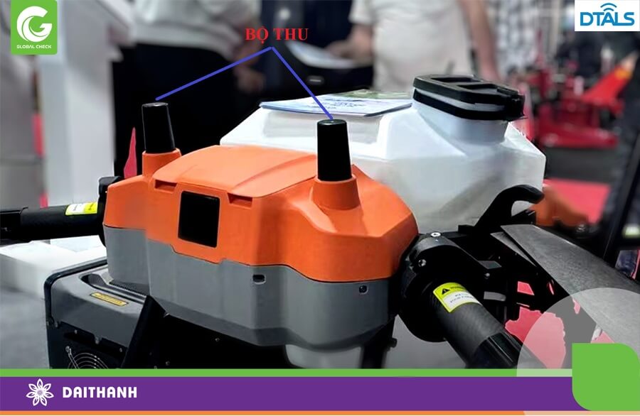 Cận cảnh ăng-ten thu sóng định vị của chiếc drone 540s