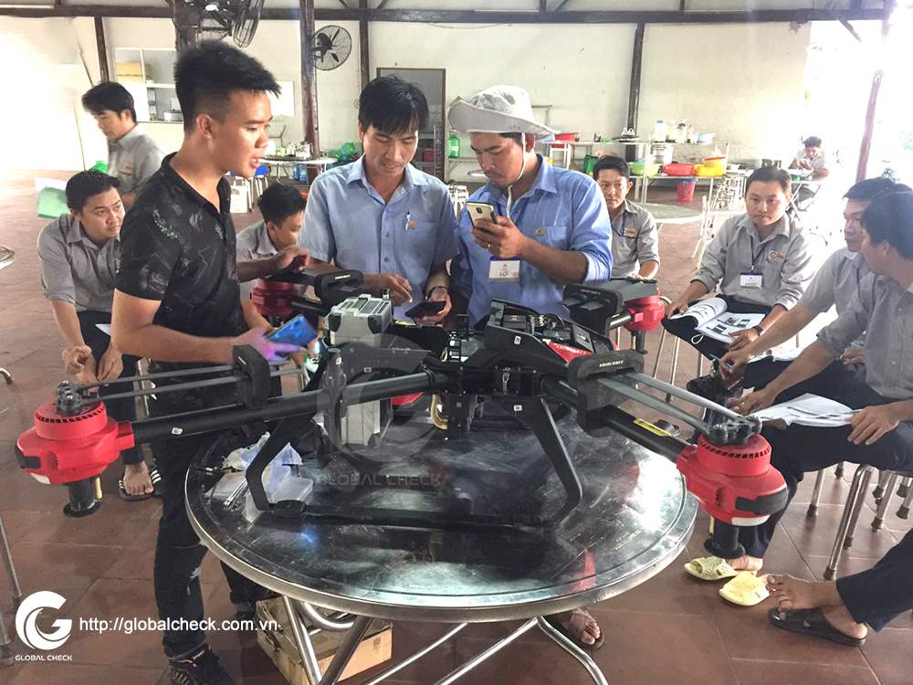 HV LocTroi tham gia dao tao phi cong lai drone